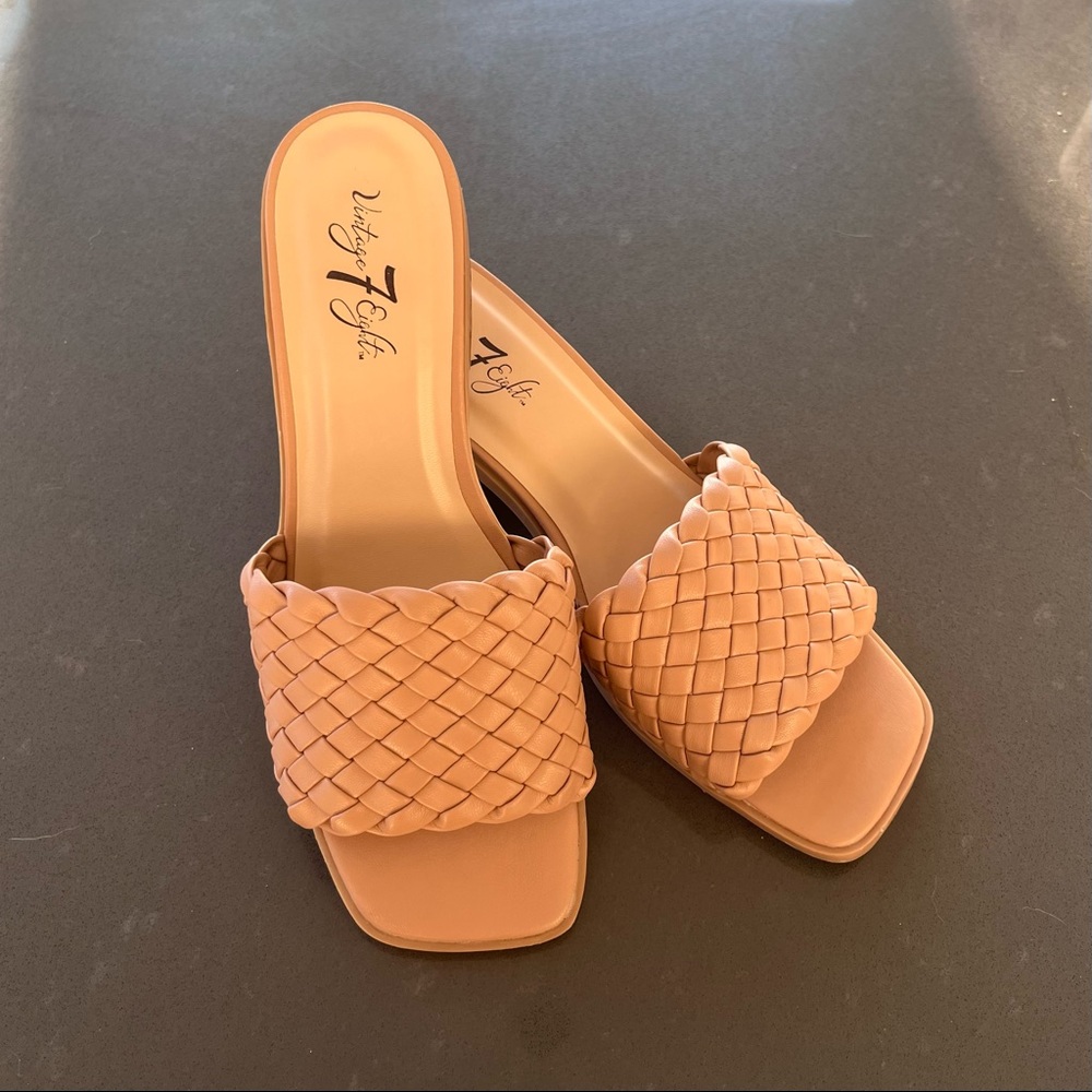 Vintage 7 Eight slip on Sandles with heel